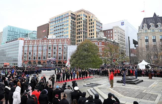 November 11, 2025, Ottawa, On, Canada: Guests and dignitaries attend a Remembrance Day ceremony in Ottawa on Tuesday, Nov. 11, 2025. Ottawa Canada  - ZUMAc35_ 20251111_zaf_c35_023 Copyright: xSpencerxColbyx