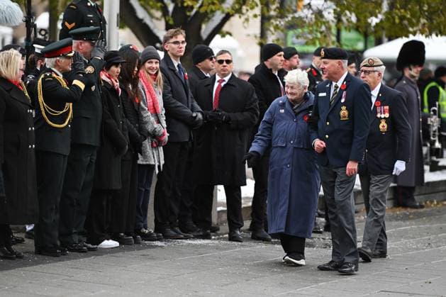 November 11, 2025, Ottawa, On, Canada: National Silver Cross Mother, Mrs. Nancy Payne, of Lansdowne, Ont., waves to dignitaries as she arrives for a Remembrance Day ceremony in Ottawa on Tuesday, Nov. 11, 2025. Ottawa Canada - ZUMAc35_ 20251111_zaf_c35_024 Copyright: xSpencerxColbyx