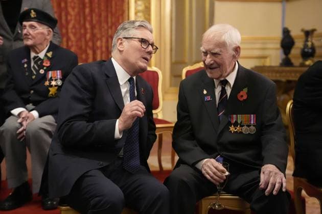 Royal reception for veterans at Windsor Castle Prime Minister Sir Keir Starmer and veteran Bill Jones at a reception for veterans who served in the Pacific during the Second World War, part of the commemorations marking the 80th anniversary of VJ Day, at Windsor Castle, Berkshire. Picture date: Tuesday November 11, 2025., Credit:Andrew Matthews Avalon UK, Windsor  Copyright: xAndrewxMatthewsx xAvalonx 1051874313