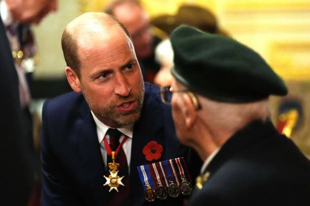 Royal reception for veterans at Windsor Castle The Prince of Wales and veteran George Durrant at a reception for veterans who served in the Pacific during the Second World War, part of the commemorations marking the 80th anniversary of VJ Day, at Windsor Castle, Berkshire. Picture date: Tuesday November 11, 2025., Credit:Jonathan Brady Avalon UK, Windsor  Copyright: xJonathanxBradyx xAvalonx 1051874355