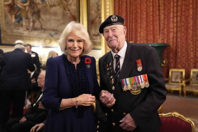 Royal reception for veterans at Windsor Castle Queen Camilla and veteran Henry Rice at a reception for veterans who served in the Pacific during the Second World War, part of the commemorations marking the 80th anniversary of VJ Day, at Windsor Castle, Berkshire. Picture date: Tuesday November 11, 2025., Credit:Andrew Matthews Avalon UK, Windsor  Copyright: xAndrewxMatthewsx xAvalonx 1051874465