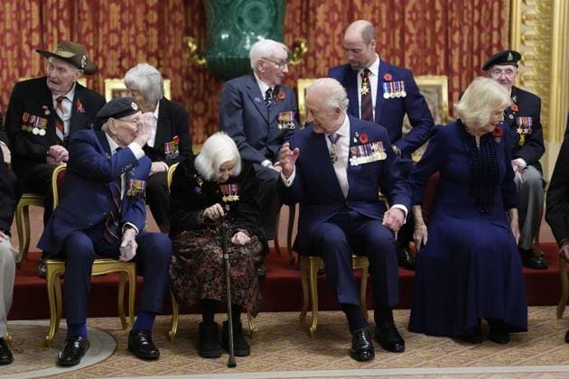Royal reception for veterans at Windsor Castle (front row left to right) Ron Gumbley, Sylvia Manasseh, King Charles III and Queen Camilla at a reception for veterans who served in the Pacific during the Second World War, part of the commemorations marking the 80th anniversary of VJ Day, at Windsor Castle, Berkshire. Picture date: Tuesday November 11, 2025., Credit:Andrew Matthews Avalon UK, Windsor  Copyright: xAndrewxMatthewsx xAvalonx 1051874558