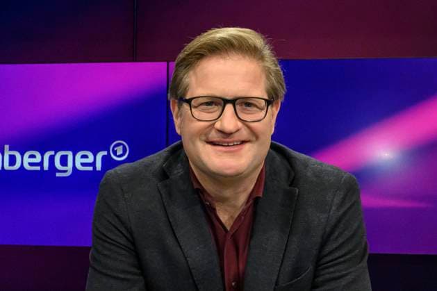 GER, Berlin, Studio, guest at maischberger, Polittalk, TV, format, with presenter Sandra Maischberger, Das Erste, from Adlershof at Studio 20, in the picture from l Michael Broecker Table Briefings , 11 11 2025, Copyright: HMBxMedia UwexKoch