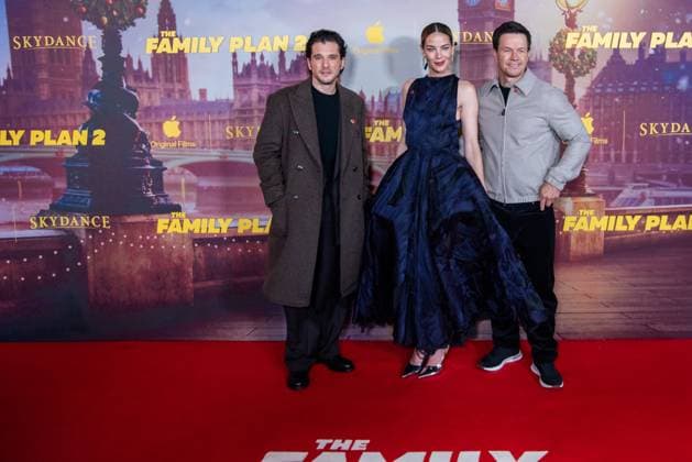The Family Plan 2 World Premiere - Arrivals LONDON, UNITED KINGDOM - NOVEMBER 11: (L-R) Kit Harington, Michelle Monaghan and Mark Wahlberg attend The Family Plan 2 World Premiere at the Curzon Mayfair on November 11, 2025 Loredana Sangiuliano Anadolu London United Kingdom. Editorial use only. Please get in touch for any other usage.  Copyright: x2025xAnadoluxLoredanaxSangiulianox