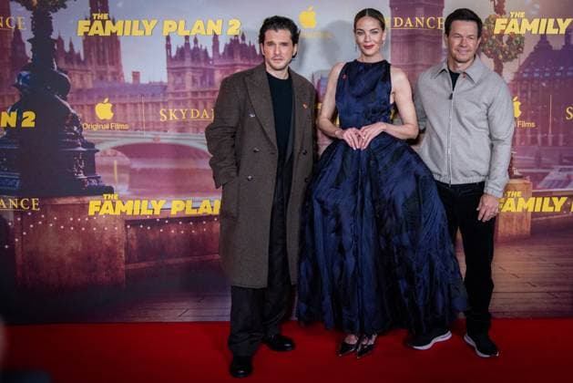 The Family Plan 2 World Premiere - Arrivals LONDON, UNITED KINGDOM - NOVEMBER 11: (L-R) Kit Harington, Michelle Monaghan and Mark Wahlberg attend The Family Plan 2 World Premiere at the Curzon Mayfair on November 11, 2025 Loredana Sangiuliano Anadolu London United Kingdom. Editorial use only. Please get in touch for any other usage.  Copyright: x2025xAnadoluxLoredanaxSangiulianox