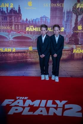 The Family Plan 2 World Premiere - Arrivals LONDON, UNITED KINGDOM - NOVEMBER 11: Peter and Theodore Lindsay attend The Family Plan 2 World Premiere at the Curzon Mayfair on November 11, 2025 Loredana Sangiuliano Anadolu London United Kingdom. Editorial use only. Please get in touch for any other usage.  Copyright: x2025xAnadoluxLoredanaxSangiulianox