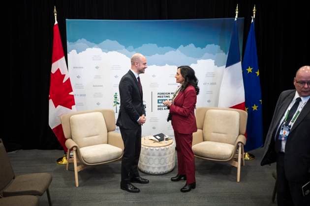 November 11, 2025, Niagara-On-The-Lake, On, Canada: Foreign Affairs Minister Anita Anand greets Minister for Europe and Foreign Affairs of France Jean-Noel Barrot ahead of a bilateral meeting during the G7 Foreign Ministers Meeting in Niagara-on-the-Lake, Ont., on Tuesday, November 11, 2025. Niagara-On-The-Lake Canada  - ZUMAc35_ 20251111_zaf_c35_258 Copyright: xNickxIwanyshynx