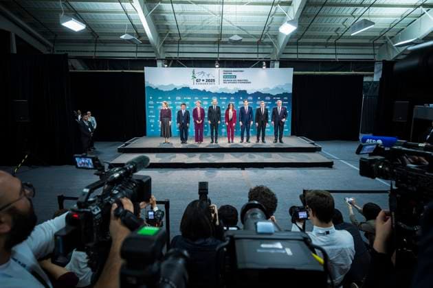 November 11, 2025, Niagara-On-The-Lake, On, Canada: (from left to right) European Union High Representative for Foreign Affairs and Security Policy and European Commission Vice-President Kaja Kallas, Minister of Foreign Affairs of Japan Toshimitsu Motegi, United Kingdom Foreign Secretary Yvette Cooper, Frances Minister for Europe and Foreign Affairs Jean-No˜l Barrot, Canadas Minister of Foreign Affairs Anita Anand, U.S. Secretary of State Marco Rubio, German Foreign Minister Johann Wadephul and Italy s Foreign Minister Antonio Tajani pose for the family photo during the G7 Foreign Ministers Meeting in Niagara-on-the-Lake, Ont., on Tuesday, November 11, 2025. Niagara-On-The-Lake Canada  - ZUMAc35_ 20251111_zaf_c35_262 Copyright: xNickxIwanyshynx