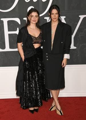 LOS ANGELES, CA- NOVEMBER 11: Eve Hewson and Riley Keough at the Los Angeles premiere of Netflix s Jay Kelly at The Egyptian Theatre Hollywood on November 11, 2025 in Los Angeles, California. Copyright: xJeffreyxMayerx