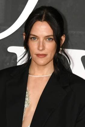 LOS ANGELES, CA- NOVEMBER 11: Riley Keough at the Los Angeles premiere of Netflix s Jay Kelly at The Egyptian Theatre Hollywood on November 11, 2025 in Los Angeles, California. Copyright: xJeffreyxMayerx