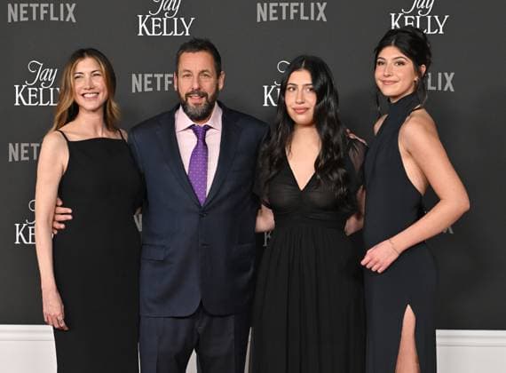 ˜Jay Kelly™ LA Premiere Jackie Sandler, Adam Sandler, Sunny Sandler and Sadie Sandler arriving to the Los Angeles premiere of Jay Kelly at the Egyptian Theatre on November 11, 2025 in Hollywood, Ca. Hollywood Egyptian Theatre California USA Copyright: xLisaxOConnor xAFF-USA.COMx