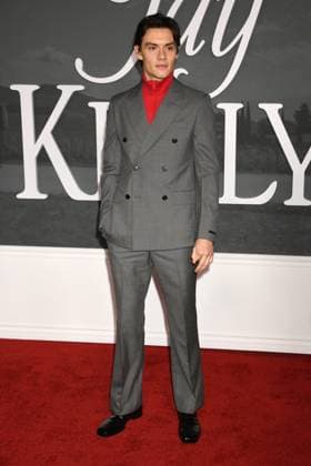 LOS ANGELES, CA- NOVEMBER 11: Louis Partridge at the Los Angeles premiere of Netflix s Jay Kelly at The Egyptian Theatre Hollywood on November 11, 2025 in Los Angeles, California. Copyright: xJeffreyxMayerx