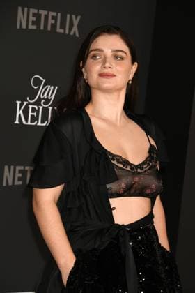 LOS ANGELES, CA- NOVEMBER 11: Eve Hewson at the Los Angeles premiere of Netflix s Jay Kelly at The Egyptian Theatre Hollywood on November 11, 2025 in Los Angeles, California. Copyright: xJeffreyxMayerx