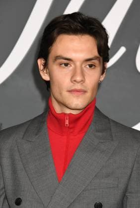 LOS ANGELES, CA- NOVEMBER 11: Louis Partridge at the Los Angeles premiere of Netflix s Jay Kelly at The Egyptian Theatre Hollywood on November 11, 2025 in Los Angeles, California. Copyright: xJeffreyxMayerx