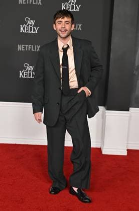 ˜Jay Kelly™ LA Premiere Charlie Rowe arriving to the Los Angeles premiere of Jay Kelly at the Egyptian Theatre on November 11, 2025 in Hollywood, Ca. Hollywood Egyptian Theatre California USA Copyright: xLisaxOConnor xAFF-USA.COMx