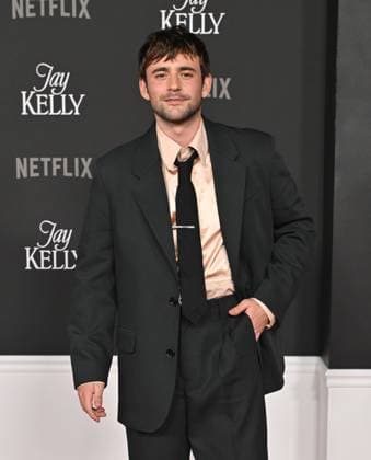 ˜Jay Kelly™ LA Premiere Charlie Rowe arriving to the Los Angeles premiere of Jay Kelly at the Egyptian Theatre on November 11, 2025 in Hollywood, Ca. Hollywood Egyptian Theatre California USA Copyright: xLisaxOConnor xAFF-USA.COMx