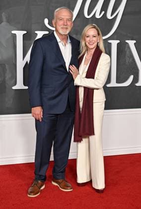 ˜Jay Kelly™ LA Premiere James Keach and Nancy Lynn Keach: arriving to the Los Angeles premiere of Jay Kelly at the Egyptian Theatre on November 11, 2025 in Hollywood, Ca. Hollywood Egyptian Theatre California USA Copyright: xLisaxOConnor xAFF-USA.COMx