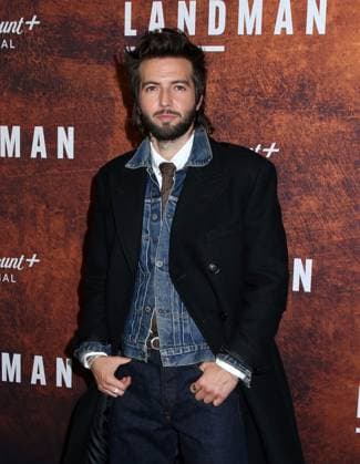 Paramount+ s Landman Season 2 Premiere Guy Burnet attending Paramount+ s Landman Season 2 Premiere held at Alice Tully Hall on November 11, 2025 in New York City, NY New York City Alice Tully Hall NY USA Copyright: xStevenxBergman AFF-USA.COMx