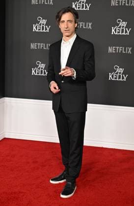 ˜Jay Kelly™ LA Premiere Noah Baumbach arriving to the Los Angeles premiere of Jay Kelly at the Egyptian Theatre on November 11, 2025 in Hollywood, Ca. Hollywood Egyptian Theatre California USA Copyright: xLisaxOConnor xAFF-USA.COMx