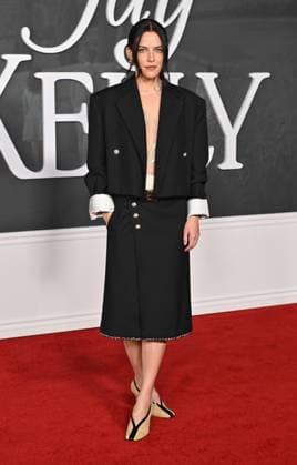 ˜Jay Kelly™ LA Premiere Riley Keough arriving to the Los Angeles premiere of Jay Kelly at the Egyptian Theatre on November 11, 2025 in Hollywood, Ca. Hollywood Egyptian Theatre California USA Copyright: xLisaxOConnor xAFF-USA.COMx