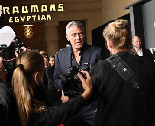 ˜Jay Kelly™ LA Premiere George Clooney arriving to the Los Angeles premiere of Jay Kelly at the Egyptian Theatre on November 11, 2025 in Hollywood, Ca. Hollywood Egyptian Theatre California USA Copyright: xLisaxOConnor xAFF-USA.COMx