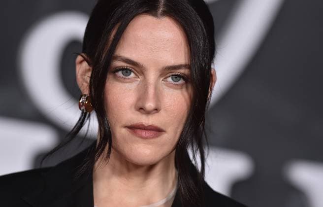 ˜Jay Kelly™ LA Premiere Riley Keough arriving to the Los Angeles premiere of Jay Kelly at the Egyptian Theatre on November 11, 2025 in Hollywood, Ca. LISA OConnor AFF-USA.COM Hollywood Egyptian Theatre California USA Copyright: xLISAxOConnor xAFF-USA.COMx