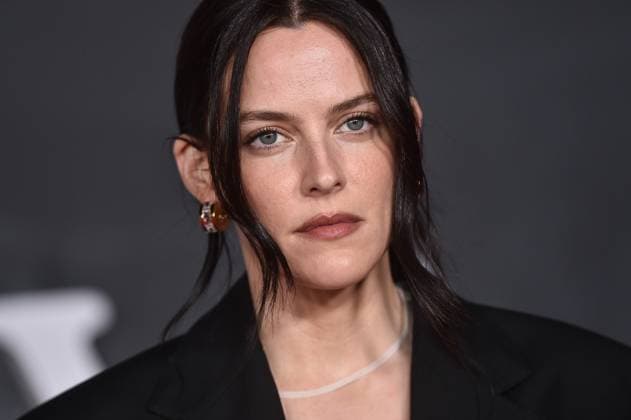 ˜Jay Kelly™ LA Premiere Riley Keough arriving to the Los Angeles premiere of Jay Kelly at the Egyptian Theatre on November 11, 2025 in Hollywood, Ca. LISA OConnor AFF-USA.COM Hollywood Egyptian Theatre California USA Copyright: xLISAxOConnor xAFF-USA.COMx
