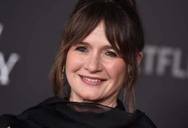 ˜Jay Kelly™ LA Premiere Emily Mortimer arriving to the Los Angeles premiere of Jay Kelly at the Egyptian Theatre on November 11, 2025 in Hollywood, Ca. LISA OConnor AFF-USA.COM Hollywood Egyptian Theatre California USA Copyright: xLISAxOConnor xAFF-USA.COMx