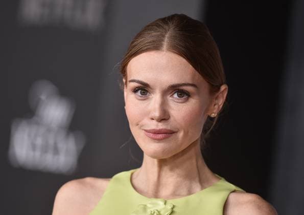 ˜Jay Kelly™ LA Premiere Holland Roden arriving to the Los Angeles premiere of Jay Kelly at the Egyptian Theatre on November 11, 2025 in Hollywood, Ca. LISA OConnor AFF-USA.COM Hollywood Egyptian Theatre California USA Copyright: xLISAxOConnor xAFF-USA.COMx