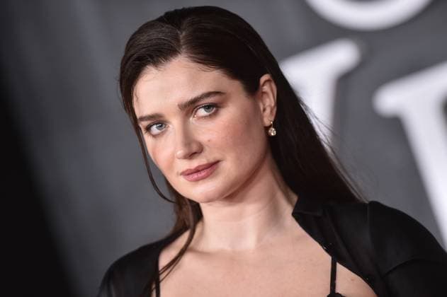 ˜Jay Kelly™ LA Premiere Eve Hewson arriving to the Los Angeles premiere of Jay Kelly at the Egyptian Theatre on November 11, 2025 in Hollywood, Ca. LISA OConnor AFF-USA.COM Hollywood Egyptian Theatre California USA Copyright: xLISAxOConnor xAFF-USA.COMx