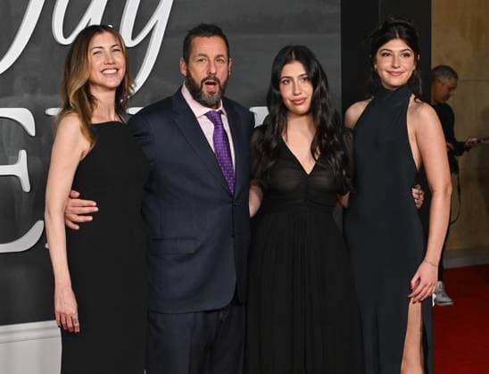 ˜Jay Kelly™ LA Premiere Jackie Sandler, Adam Sandler, Sadie Sandler and Sunny Sandler arriving to the Los Angeles premiere of Jay Kelly at the Egyptian Theatre on November 11, 2025 in Hollywood, Ca. LISA OConnor AFF-USA.COM Hollywood Egyptian Theatre California USA Copyright: xLISAxOConnor xAFF-USA.COMx