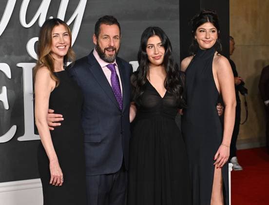 ˜Jay Kelly™ LA Premiere Jackie Sandler, Adam Sandler, Sadie Sandler and Sunny Sandler arriving to the Los Angeles premiere of Jay Kelly at the Egyptian Theatre on November 11, 2025 in Hollywood, Ca. LISA OConnor AFF-USA.COM Hollywood Egyptian Theatre California USA Copyright: xLISAxOConnor xAFF-USA.COMx