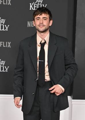 ˜Jay Kelly™ LA Premiere Charlie Rowe arriving to the Los Angeles premiere of Jay Kelly at the Egyptian Theatre on November 11, 2025 in Hollywood, Ca. LISA OConnor AFF-USA.COM Hollywood Egyptian Theatre California USA Copyright: xLISAxOConnor xAFF-USA.COMx