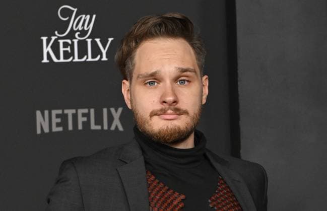 ˜Jay Kelly™ LA Premiere Freddy Schramm arriving to the Los Angeles premiere of Jay Kelly at the Egyptian Theatre on November 11, 2025 in Hollywood, Ca. LISA OConnor AFF-USA.COM Hollywood Egyptian Theatre California USA Copyright: xLISAxOConnor xAFF-USA.COMx