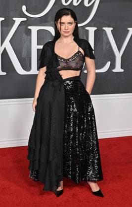 ˜Jay Kelly™ LA Premiere Eve Hewson arriving to the Los Angeles premiere of Jay Kelly at the Egyptian Theatre on November 11, 2025 in Hollywood, Ca. LISA OConnor AFF-USA.COM Hollywood Egyptian Theatre California USA Copyright: xLISAxOConnor xAFF-USA.COMx