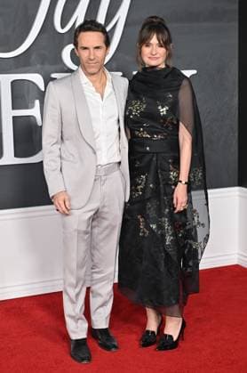 ˜Jay Kelly™ LA Premiere Alessandro Nivola and Emily Mortimer arriving to the Los Angeles premiere of Jay Kelly at the Egyptian Theatre on November 11, 2025 in Hollywood, Ca. LISA OConnor AFF-USA.COM Hollywood Egyptian Theatre California USA Copyright: xLISAxOConnor xAFF-USA.COMx