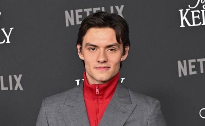 ˜Jay Kelly™ LA Premiere Louis Partridge arriving to the Los Angeles premiere of Jay Kelly at the Egyptian Theatre on November 11, 2025 in Hollywood, Ca. LISA OConnor AFF-USA.COM Hollywood Egyptian Theatre California USA Copyright: xLISAxOConnor xAFF-USA.COMx