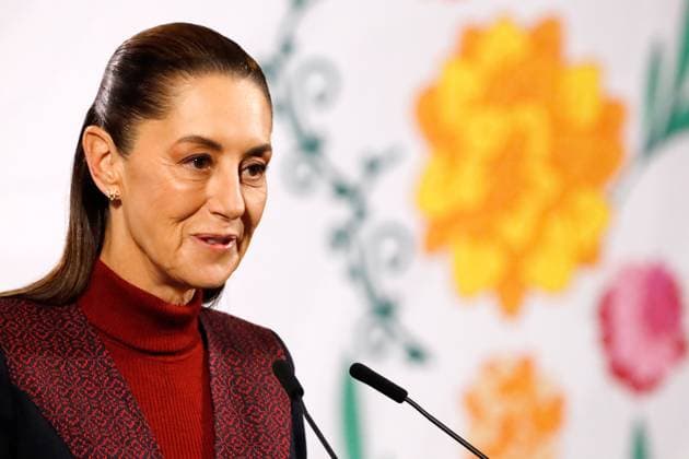 Mexico™s President Claudia Sheinbaum Holds Security Report Conference Mexican President Claudia Sheinbaum Pardo speaks during a news conference on the Security Cabinet Report at the National Palace. on November 11, 2025, in Mexico City, Mexico. Mexico City CDMX Mexico Copyright: xLuisxBarronx