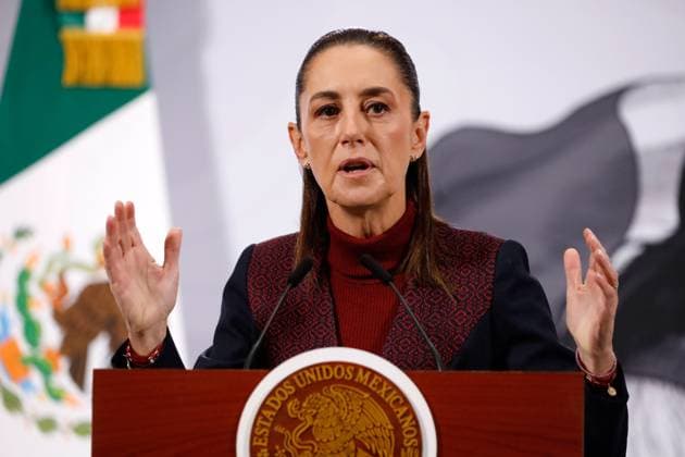 Mexico™s President Claudia Sheinbaum Holds Security Report Conference Mexican President Claudia Sheinbaum Pardo speaks during a news conference on the Security Cabinet Report at the National Palace. on November 11, 2025, in Mexico City, Mexico. Mexico City CDMX Mexico Copyright: xLuisxBarronx