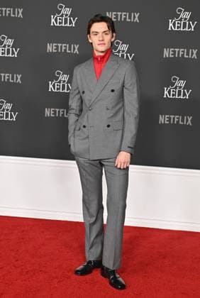˜Jay Kelly™ LA Premiere Louis Partridge arriving to the Los Angeles premiere of Jay Kelly at the Egyptian Theatre on November 11, 2025 in Hollywood, Ca. LISA OConnor AFF-USA.COM Hollywood Egyptian Theatre California USA Copyright: xLISAxOConnor xAFF-USA.COMx