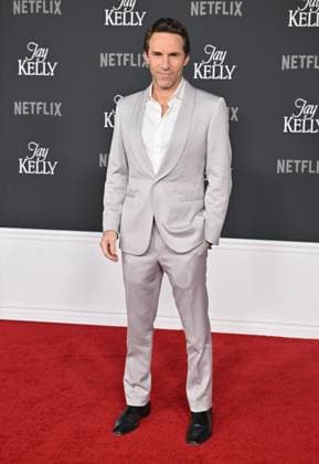 ˜Jay Kelly™ LA Premiere Alessandro Nivola arriving to the Los Angeles premiere of Jay Kelly at the Egyptian Theatre on November 11, 2025 in Hollywood, Ca. LISA OConnor AFF-USA.COM Hollywood Egyptian Theatre California USA Copyright: xLISAxOConnor xAFF-USA.COMx