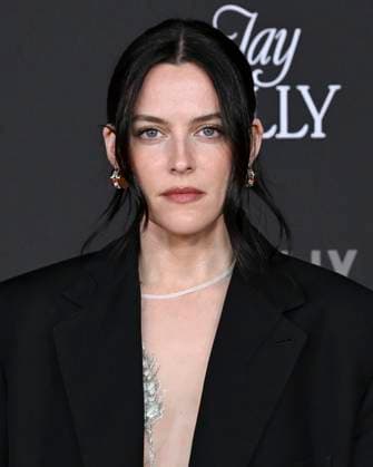 November 11, 2025, Hollywoood, California, USA: Emmy-nominated actress and producer RILEY KEOUGH attends Los Angeles red carpet premiere of Jay Kelly Hollywoood USA - ZUMAb173 20251111_aap_b173_006 Copyright: xBillyxBennightx