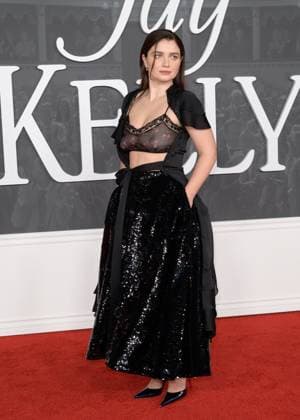 Jay Kelly LA Premiere - Los Angeles, USA LOS ANGELES, USA. November 11, 2025: Eve Hewson at the LA premiere for Netflix s Jay Kelly at the Egyptian Theatre. Los Angeles CA USA  Copyright: xPaulxSmith Featureflashx