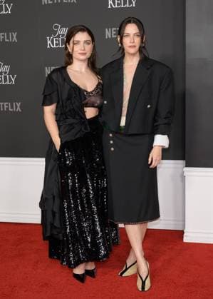 Jay Kelly LA Premiere - Los Angeles, USA LOS ANGELES, USA. November 11, 2025: Eve Hewson & Riley Keough at the LA premiere for Netflix s Jay Kelly at the Egyptian Theatre. Los Angeles CA USA  Copyright: xPaulxSmith Featureflashx