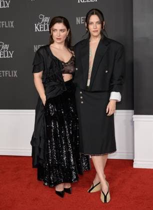 Jay Kelly LA Premiere - Los Angeles, USA LOS ANGELES, USA. November 11, 2025: Eve Hewson & Riley Keough at the LA premiere for Netflix s Jay Kelly at the Egyptian Theatre. Los Angeles CA USA  Copyright: xPaulxSmith Featureflashx