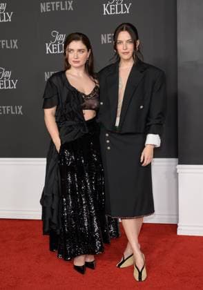 Jay Kelly LA Premiere - Los Angeles, USA LOS ANGELES, USA. November 11, 2025: Eve Hewson & Riley Keough at the LA premiere for Netflix s Jay Kelly at the Egyptian Theatre. Los Angeles CA USA  Copyright: xPaulxSmith Featureflashx