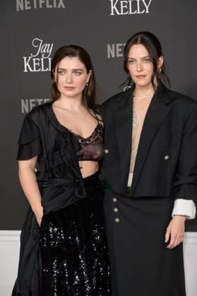 Jay Kelly LA Premiere - Los Angeles, USA LOS ANGELES, USA. November 11, 2025: Eve Hewson & Riley Keough at the LA premiere for Netflix s Jay Kelly at the Egyptian Theatre. Los Angeles CA USA  Copyright: xPaulxSmith Featureflashx