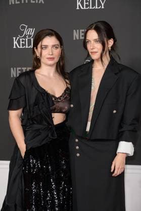 Jay Kelly LA Premiere - Los Angeles, USA LOS ANGELES, USA. November 11, 2025: Eve Hewson & Riley Keough at the LA premiere for Netflix s Jay Kelly at the Egyptian Theatre. Los Angeles CA USA  Copyright: xPaulxSmith Featureflashx