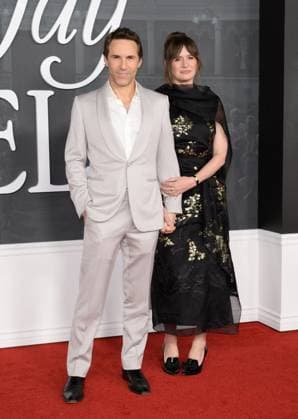 Jay Kelly LA Premiere - Los Angeles, USA LOS ANGELES, USA. November 11, 2025: Alessandro Nivola & Emily Mortimer at the LA premiere for Netflix s Jay Kelly at the Egyptian Theatre. Los Angeles CA USA  Copyright: xPaulxSmith Featureflashx