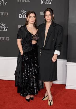Jay Kelly LA Premiere - Los Angeles, USA LOS ANGELES, USA. November 11, 2025: Eve Hewson & Riley Keough at the LA premiere for Netflix s Jay Kelly at the Egyptian Theatre. Los Angeles CA USA  Copyright: xPaulxSmith Featureflashx